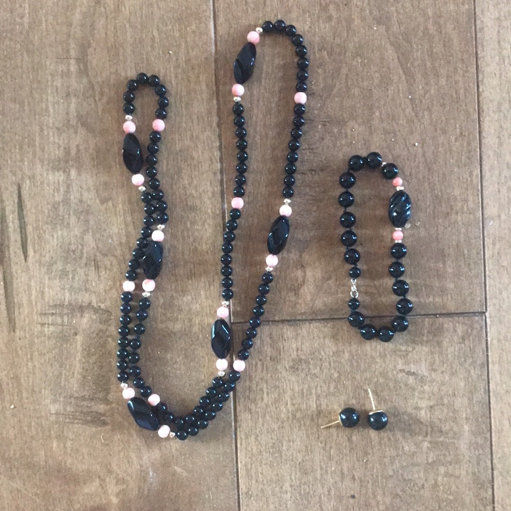 Coral, carved obsidian and gold bead necklace, bracelet, earring set.